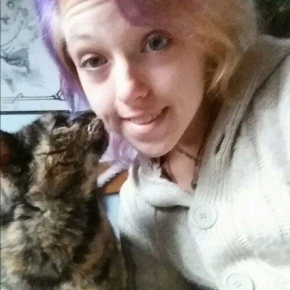 Meet your Posher, Ashley - Picture 2 of 6